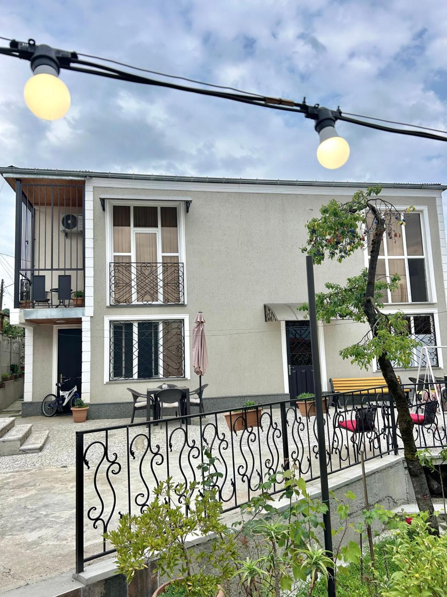 Gold Guest House クタイシ エクステリア 写真
