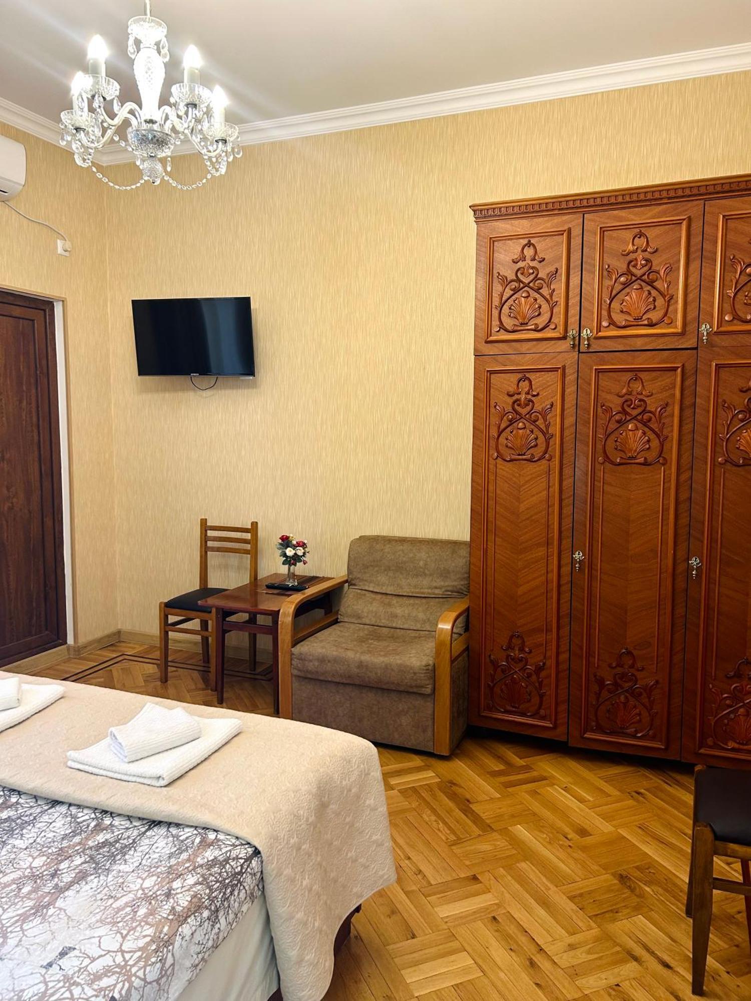 Gold Guest House クタイシ エクステリア 写真